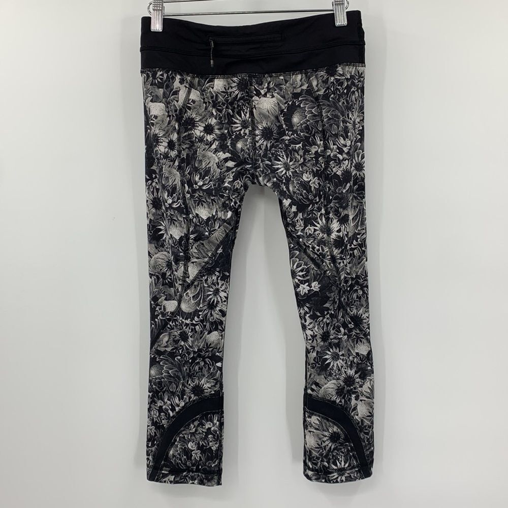 Lululemon Run Inspire II Flowabunga Luxtreme‎ Crops Black & White Floral Sz 4 - Picture 2 of 7